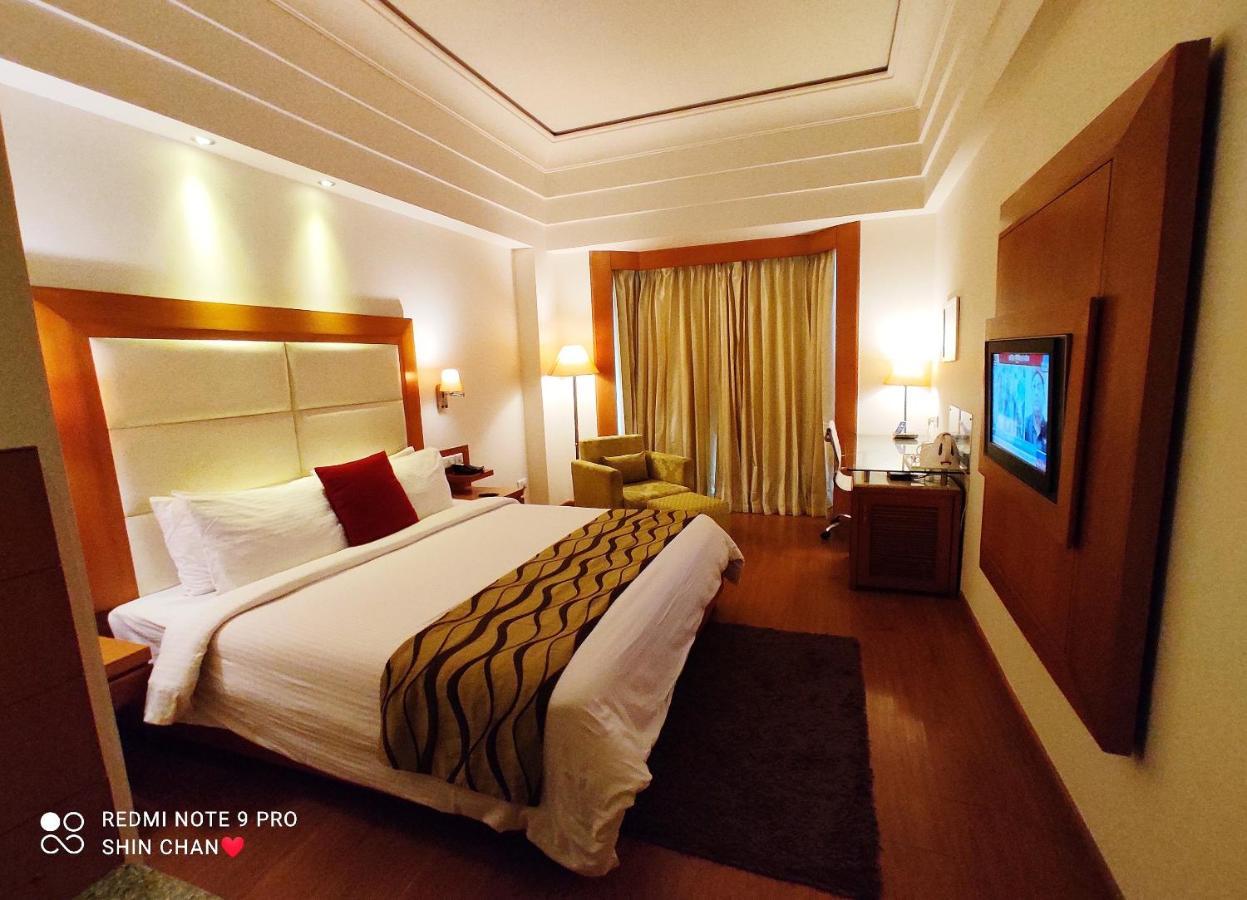 โรงแรมแอมบรอสเซียสโรวาร์ปอร์ติโก ฮาริดวาร์ หริทวาร ภายนอก รูปภาพ