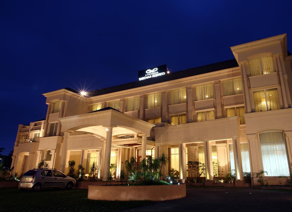 โรงแรมแอมบรอสเซียสโรวาร์ปอร์ติโก ฮาริดวาร์ หริทวาร ภายนอก รูปภาพ